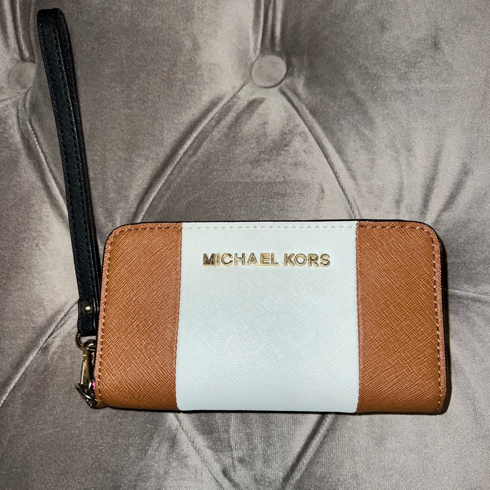 Michael Kors wristlet